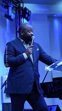 A moment of profound worship with Pastor Moise Mbiye 🙏🏾