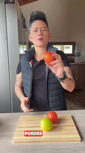 ¿Pueden los perros comer tomate? Beneficios y riesgos