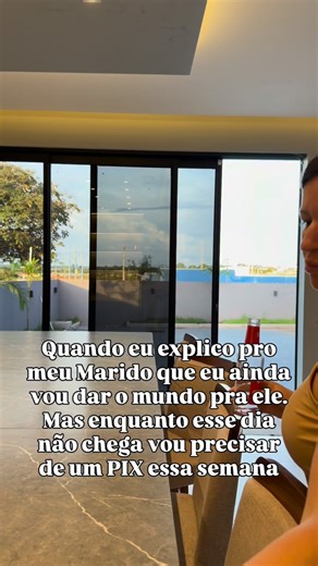 Késia | Mãe real & humor feminino on Instagram: "Amor… eu ainda vou te dar o mundo.” 🌍✨ Ele emocionado. Achando que casou com uma estrategista bilionária. Aí eu complemento: “Mas enquanto esse dia não chega… vou precisar de um PIX essa semana.” Porque a visão é de longo prazo. Mas a fatura vence terça. Eu sou uma mulher de planos. Só que o fluxo de caixa ainda está em fase beta. . . #mulheres #humor #meme #reels #amiga"