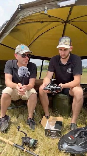 [Extrait Live] Un moulinet en promo à -50% en ce moment : le Prologic Élément 🤩 Revivez le Live en replay pour retrouver toute la présentation de ce moulinet et de tous les produits coup de cœur de nos conseillers carpe Anthony et Nicolas. Pour voir le replay c’est dans l’onglet « Live Shopping » sur Pecheur.com 🔥 | Pecheur.com