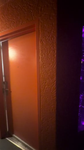 Pro Disney tip ✨👇 You’re allowed to decorate your resort window at Disney! 🪟 It’s such a fun way to celebrate birthdays, anniversaries, first trips, or holidays—and it makes finding your room after a long park day so much easier 😉 Think magnets, window clings, and lights ✨ Just skip tape or glue so the magic stays happy for everyone 🏰💫 #DisneyTips #DisneyResortLife #DisneyVacation #DisneyTravelAgent #WorkOfMagicTravel