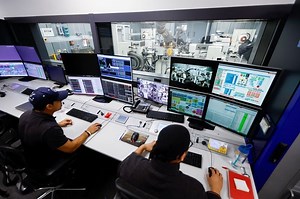 In race for efficient EVs, Mercedes taps F1 team to keep up with Tesla