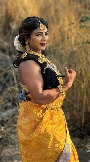 कौन है ये बाहुबली बहू, जिसने मसल्स फलेक्स कर सोशल मीडिया पर बटोरी सुर्खियां - India TV Hindi