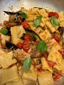 404K views · 9.2K reactions | PACCHERI CON MELANZANE POMODORINI E FILETTI DI TONNO di Betty e Marco ❤️ #BettyeMarco #BeatriceVuoleGiustizia | Betty e Marco | Facebook