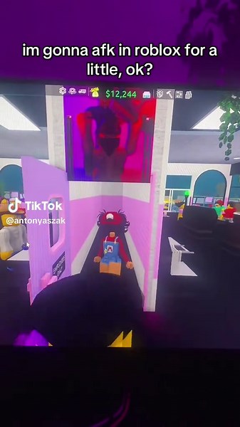 Playing Roblox: My Favorite Game After a Long Day