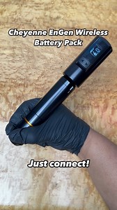 🚨 Cheyenne’s FIRST EnGen Wireless Battery Pack 🚨Compatible with all Cheyenne machines and any device with a 3.5mm jack, this pack includes three Li-ion batteries. 🔋 Here’s the rundown folks: ⬇️ - Weight: 70g without battery, 95g with battery - Dimensions: 73mm (L) x 39mm (H) x 33mm (D) - Average Run Time: Approximately 4 hours, depending on voltage and settings - Material: Durable anodized aluminum and plastic - Integrated roll protection - OLED display showing voltage and battery level - Sim