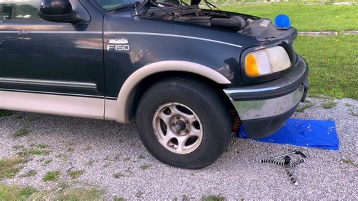 How To Change Your Oil (1997 F150)❗️❗️RUN YOUR VEHICLE FOR 5 MINUTES AND LET COOL AROUND 10 MINUTES BEFORE CHANGING YOUR OIL❗️❗️my engine is a 4.6 liter btw. I didn’t take my advice in the video and accidentally overfilled my engine a little. Don’t rush. I have an oil leak I need to fix so it’s fine lol. #howtochangeoil #howtochangeyouroil #f150oilchange #f150 #1997f150 #oldf150 #90strucks #oilfilter #howmuchoil #toomuchoil #oilchange #diyoilchange #5w30 #5w30oil #fordoilchange #fordtrucks #oldf