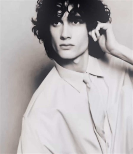 photoshoot so good it brought bebe back off break for a while #fyp #viral #sombr #makemefamous #fypppppppppppppp @sombr @dami @lovi📀 @Lu ୨ৎ @sombr team @– 𝐜𝐚𝐫𝐫𝐢𝐞 ˚.🎀༘ @fixo ☆ @molly 📼 @dailysombr @sombrsouls @sombrsucks @sombrstans