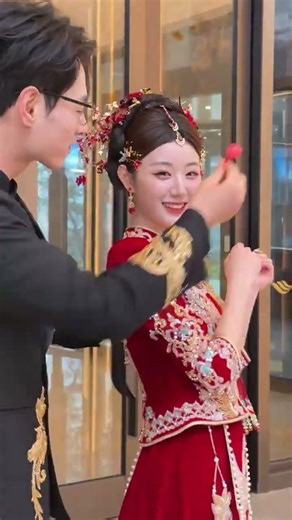 Dominant Bride Energy 😱🔥 Traditional Chinese Dragon Phoenix Wedding Dress 👰✨ #shorts #wedding