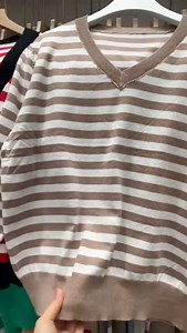 Cái áo 3xx, em mua giá seo cho khách 1xx! Ngực hơn 100 mặc dc luôn, form bụi sang! 😘😘😘 | Hoa Trà Củ Chi - Shophoatra