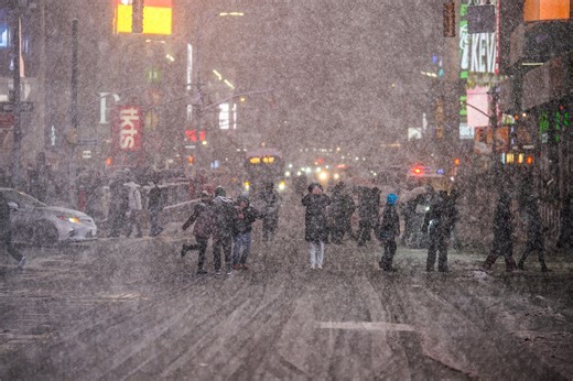 New York City blizzard: Footage shows terrifying scale of extreme weather