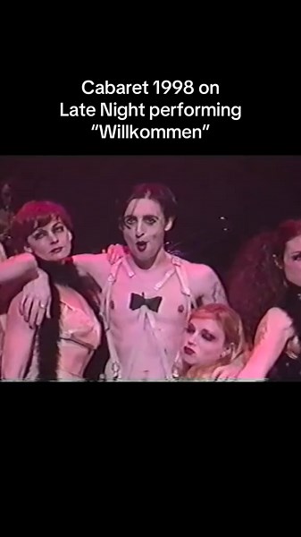 I’ve been DIGGING for 1998’s Cabaret clips and I am honestly satisfied #cabaret #cabaret1998 #alancumming #alancummimgs #alancummimgedit #emcee #sallybowles #cabaretmusical #musical #broadway #fyp #foryoupage #blowthisup #viralvideo #natasharichardson #scottish