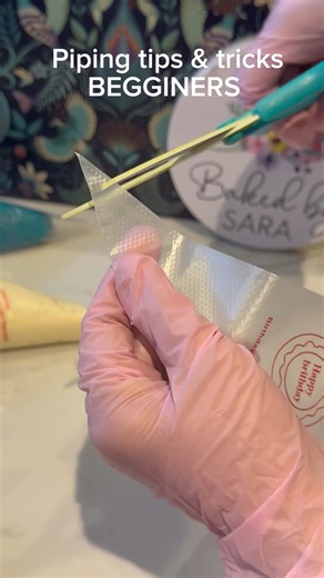 BUTTERCREAM PIPING TIPS & TRICKS 😍#shortsfeed #cakedecorating #shorts #howto #short