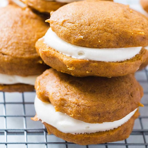 PUMPKIN SPICE WHOOPIE PIES with maple cream cheese frosting! Who wants one? WRITTEN RECIPE: https://www.iheartnaptime.net/pumpkin-whoopie-pies/ | I Heart Naptime