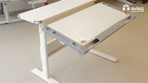 COMF-PRO M17 загварыг 20 минутын дотор угсарцгаая. Бид таны гэрт хүргэж, угсарч өгөх үйлчилгээ үзүүлж байна🔍 Comf-Pro M17 загварын ширээ нь хүүхэд, өсвөр насныхны өсөлт хөгжилд нийцүүлэн өндөр болон тавцангийн өнцгийг тохируулж болдог эргономик шийдэлтэй ширээ юм. Хоёр хэсэгт хуваагдсан ухаалаг дизайнтай тул тавцангийн хэсгийг бичих, уншихад тохируулан налуулах боломжтой, харин арын хэсэг нь ном, компьютер, хэрэгслээ тогтвортой байрлуулахад зориулагдсан. Хүүхэд өсөх бүрт өндрийг нь дагаж тохиру