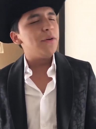 Canciones de Christian Nodal - clips y éxitos populares