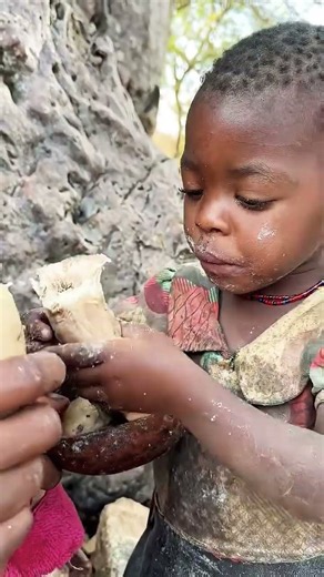 A Heartwarming Glimpse Into Traditional African Life 🌍❤️#AfricanCulture #TraditionalLife #DailyLife