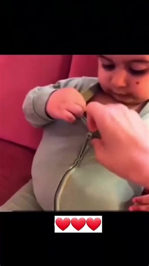 #baby_funny2023 #babyfunny #cutebabies #babylove #babywithcat #babywithanimals #funnybabies #funnybaby #funnybabiesoftiktok #videodroles #funny #funnyvideos2023_ #funnyvideos | M2 | Facebook