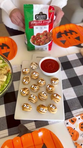 When it comes to family dinner night, @bestfriendsforfrosting is grateful for halfway homemade hacks. Like this adorable mummy meatball recipe perfect for #Halloween #FamilyDinner #Hack #fyp #meatballs
