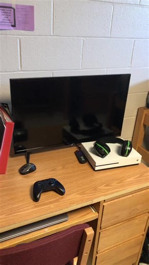 Creating a Cozy VSCO Hangout Under Your Bed