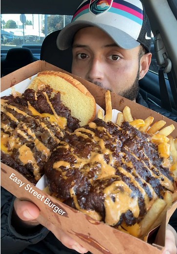 Easy Street Burger Review: Double Smash & Filthy Fries LA