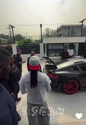 Some rappers throw dolla bill. Burna Boy? He throws $15k bombs at his fans 😂😂 | DatPiff