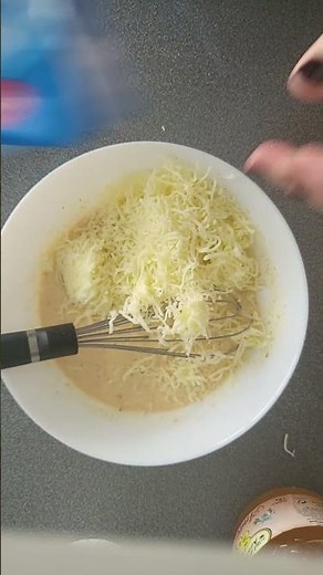 Quiche with Chicken, Spinach & Mushrooms 🥧 The Perfect Savory Pie!