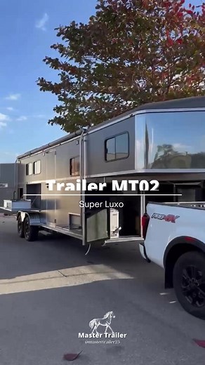 Trailer 5 roda modelo MT 02 super luxo para 2 cavalos e ap 4x3 completo; Para orçamento e informações, entre em contato pelo o número: 37 999626800, Filipe! 📲 #trailer #mastertrailer #motorhome #trailerparacavalo #quartodemilha #vaqueiro #vaqueiro #vaquejada #pecuaria #hipismo #mangalargamachador #agro #trailerparacavalos #motorhomebrasil