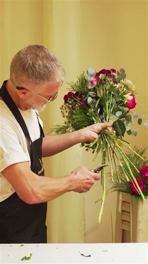 Ogni bouquet che consegniamo nasce molto prima di arrivare alla porta di chi lo riceve 💐