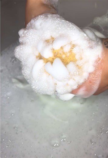 Rinse to my full bottle of lemons 😍 #asmr #cleantok #spongesqueezingasmr #viral #fyp