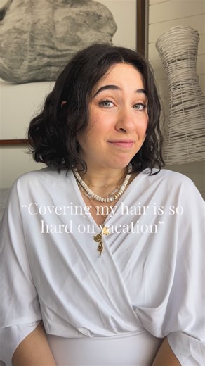 Estee Pinson-Konikov on Instagram: "“Ok but how do you cover your hair on vacation??” I struggled with this a lot the first few years of marriage. I tried full wigs, scarves, kerchiefs, you name it. The biggest game changers for me have been a fall, this fake bun (from Amazon!), and a pre-tie kerchief that doesn’t fall off! Here are my hair covering options: 1. Headband + Fall Best for: sports, lounging at the pool, going out 2. Scarf + Fall Best for: going out, day trips 3. Cap + Bun Best for: