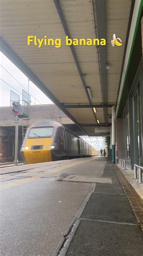 43303 and 43301 passing Tamworth with 3 amazing tones at speed (TEST)