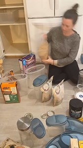 Comment READY below to learn how you can get started towards living with less in order to live a life of so, much, more! And don’t forget to grab your FREE ticket 🎟️ to this year’s GET ORGANIZED HQ virtual conference where myself and 100 Organizing Experts will show you exactly how it’s done 🖤 | That Minimalist Mom