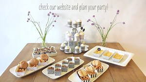 Simply Baked Large Paper Baking Cup, 550-Pack, Navy With White Vertical Stripes