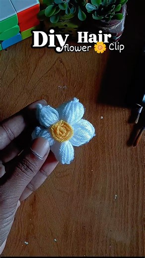 Diy hair clips #shortsviral #woolencraft #clips #art #tranding #hairclips #craft #youtube #diy