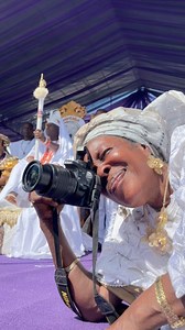 1.4M views · 27K reactions | “Alhaja” is Ooni of Ife’s oldest photographer. She takes her work so seriously that she doesn’t care what other people have to say to her, she must snap her own. Just look at the picture at the end of the video #OoniofIfe #Alhaja #photographer | Abiodun Christopher | Facebook
