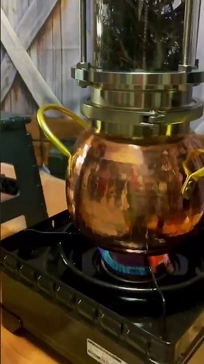 手作り化粧水】銅のアランビック蒸留器でローズマリーを蒸留してみた🌿#ローズマリー化粧水 #手作り化粧水 #蒸留 #アランビック #ハーブのある暮らし #芳香蒸留水 #自然派コスメ #ハーブ #家事代行