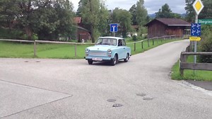 Für Marco Nowak (aus Dresden) und Steven Rupprich (aus Berlin) stand gestern in Bad Tölz ein Stück Heimatgeschichte, sie durften nämlich zum ersten Mal in ihrem Leben einen echten Trabi fahren. Aber seht selbst... | Nürnberg Ice Tigers