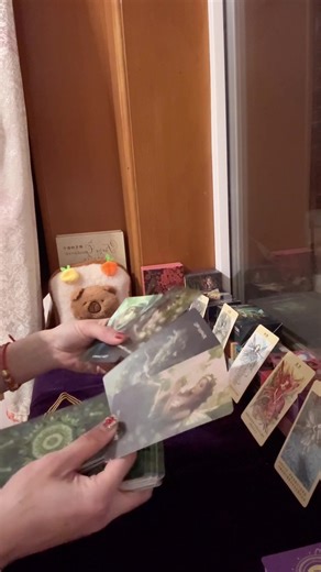 【随缘传讯】历经九九八十一难的你，在春醒十分，似蛇美人般重重蜕变，彻底剥离过去，全新信仰未来；你已学会融会贯通人性之“命脉”，为自己“魔法”般开辟出条康庄大道！