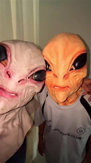 Realistic Pesenar Alien Mask, Ideal for Halloween Party Costume, Unique Design for Cosplay, Festive Party Event Props, Celebratory Accessory #halloweenanimatronics#spookyfansmakeupmusthave#spookyaccessories#halloweencostumesforpets#cosplaycontacts.