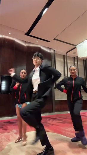 Dance Off Challenge: Battle at the Stage