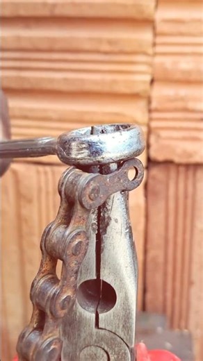 How to Open a Chain Link Easily 🎉 Simple Chain Joint Removal Trick 👍 #shorts