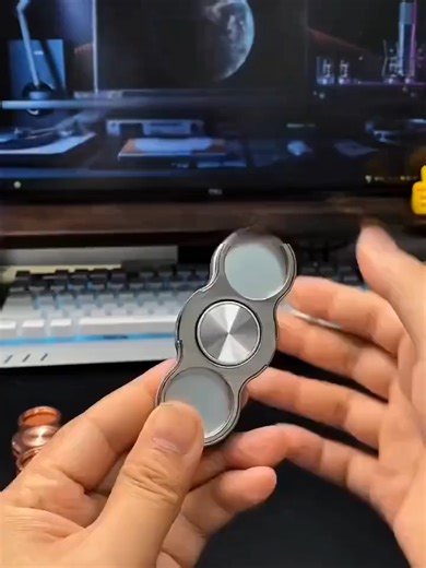 📱✨ Dual-Ring Drei-Finger Handyhalter – 360° Rotation Magnetische Halterung ✨ ✅ Ultimative Griffigkeit – Dreifinger-Design für sicheren Halt in jeder Situation ✅ Vollständige Rotation – 360° schwenkbar, freihändiges Streaming & Video-Chats ✅ Magnet-Boost – Starkes Magnetfeld für zusätzliche Stabilität auf Metallflächen ✅ Slim & Elegant – Leicht, kabelfrei & kompatibel mit den meisten Handyhüllen Der Handyhalter, der alles kann – und überall hält! 💪 🛒 Jetzt stylisch, sicher & flexibel werden! #