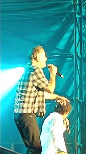 Deacon Blue sing their powerful song Dignity in Bedford on 2nd July '26 pt3