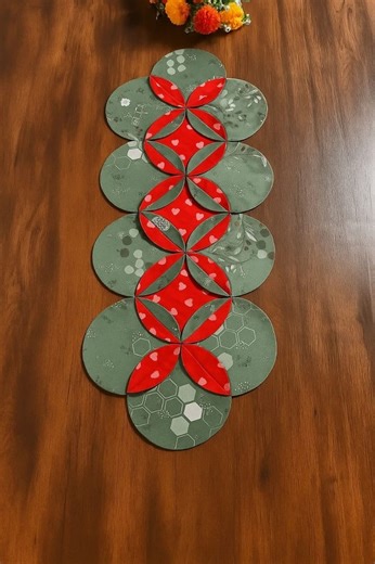 DIY Flower Quilt Table Runner #sewing #quilting #crafts #crafting #arts | Indah Sewing