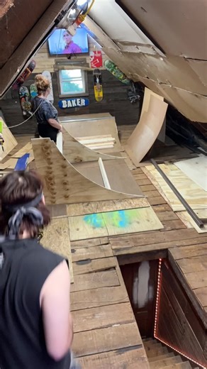 Slowly, but surely, on the way to the new side thank you so much everyone ❤️🔥🙏@tater_the_skater #theatticmini ##skate##miniramp##moxierollerskates##diy##fyp##sendit##skatelife##diyskate##halfpipe##postmalone##sunday