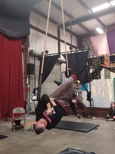 trap choreo week 2! Having fun flowing through the mind of @Amaryllis 🔥🔥🔥 Thanks for the background support @owlymo 🖤