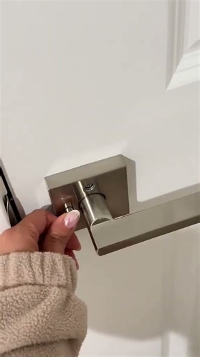 Great upgrade, remove old door knobs, install new door handles. #probrico