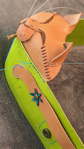 Watch the satisfying process of attaching this adorable leather cat #asmr #handmade #diy