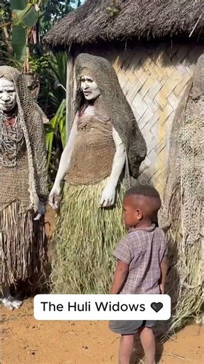 The Huli Tribe's Widow Tradition – Sisterhood in Mourning